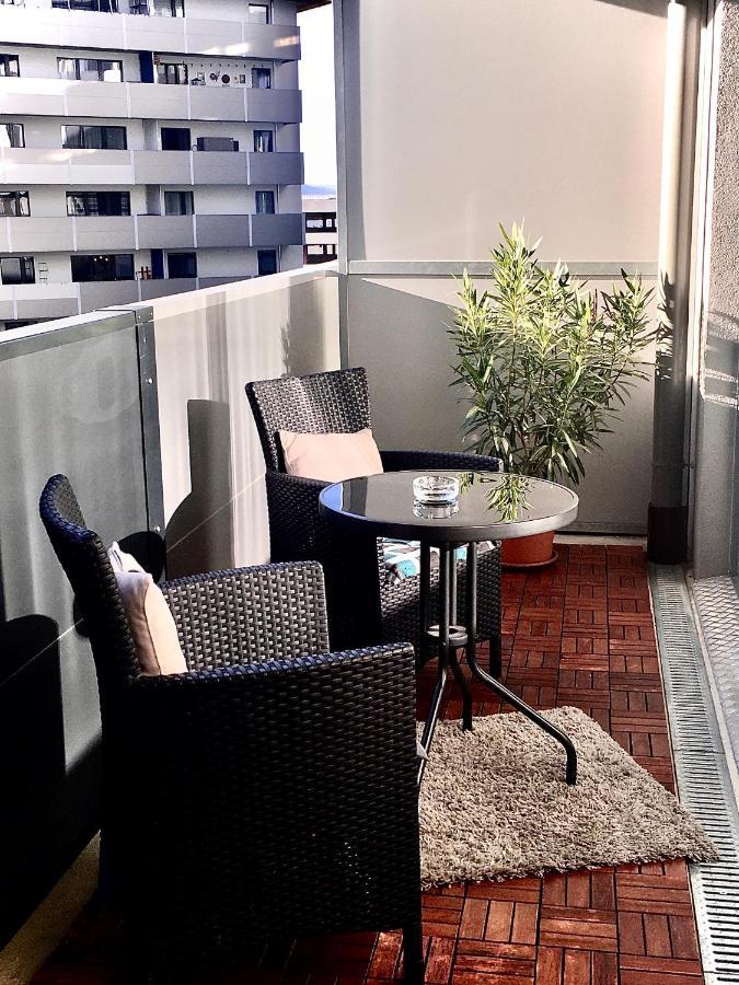 2 Bedroom Apartment Next To Metro U1 And Garage Parking Viena Exterior foto