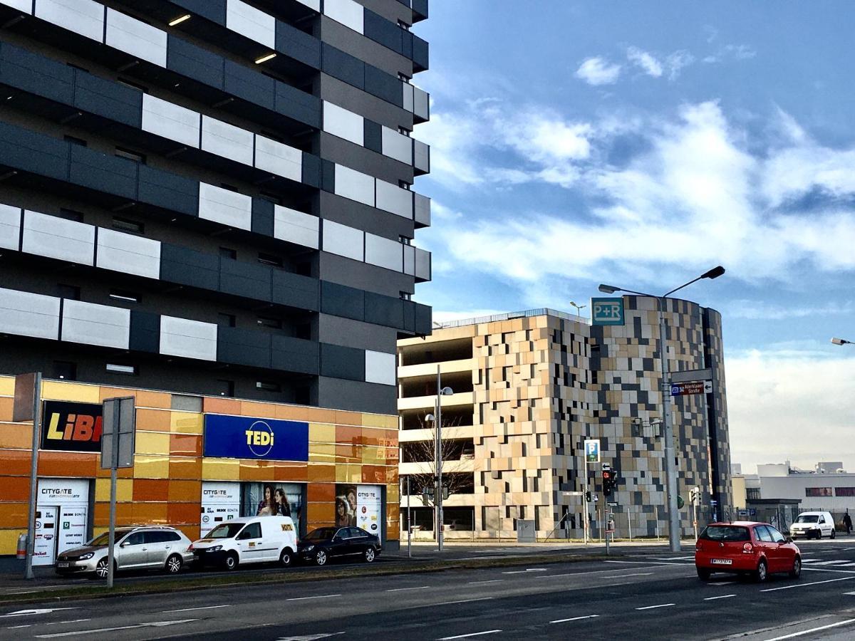2 Bedroom Apartment Next To Metro U1 And Garage Parking Viena Exterior foto